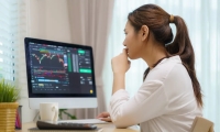 第二届中国电视剧年度盛典举行 老中青创作者致敬经典角色